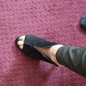 Vince Camuto. Size 7 black leather heels